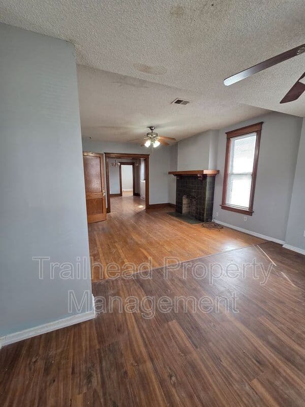 Kansas City House: 219 N Monroe