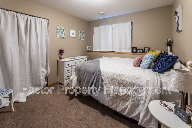 Mankato Condo: 1328 Warren St.