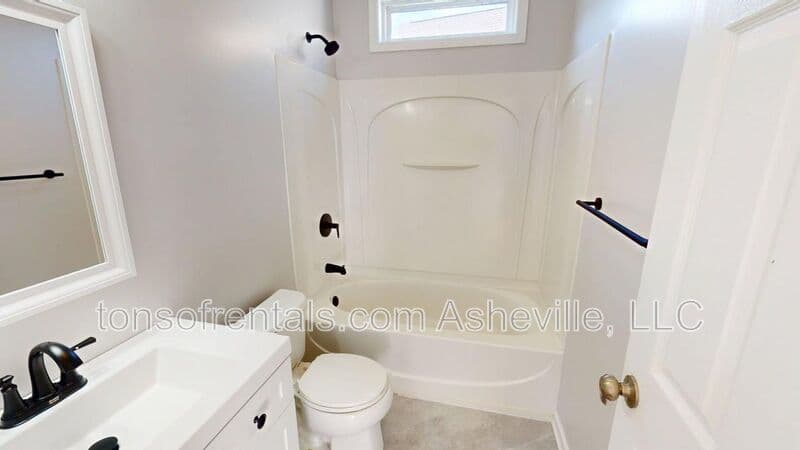 Swannanoa House: 111 Woodcreek Circle