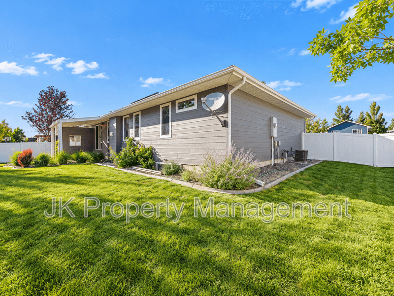 Great Falls House: 328 35th Ave NE