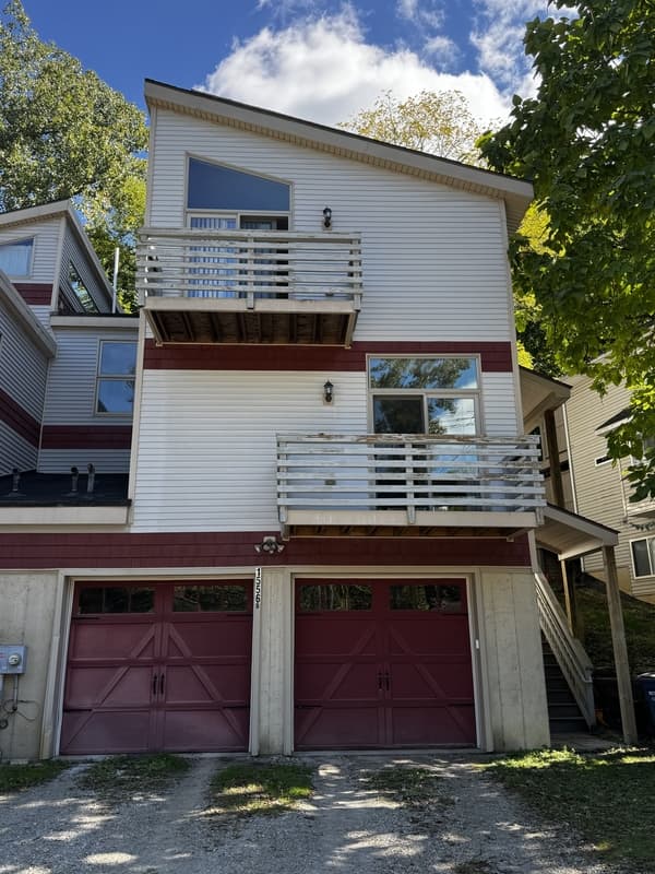 Ann Arbor House: 1556 Jones Drive