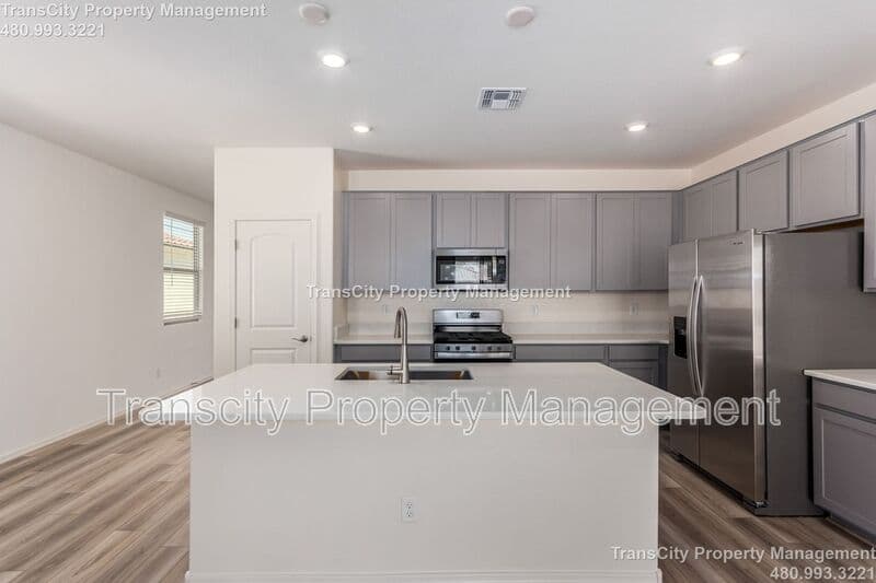 Maricopa House: 36420 W San Alvarez Ave