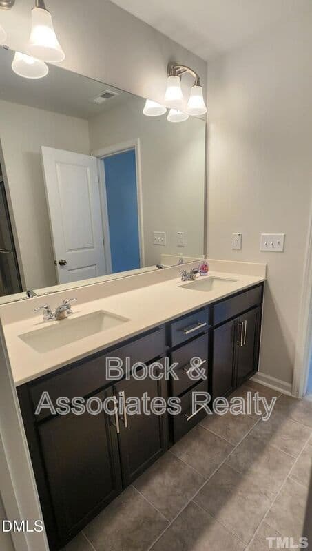 Raleigh House: 5337 Arkose Drive
