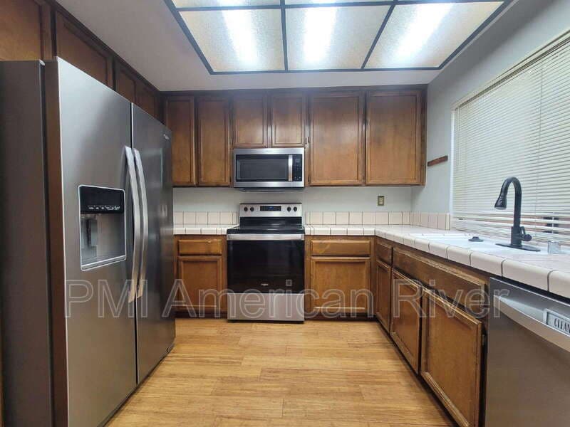 Sacramento House: 284 River Run Cir