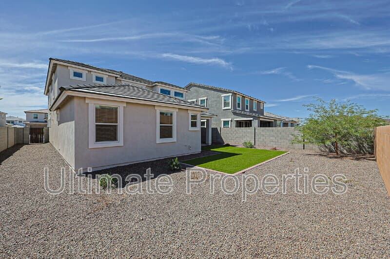 Peoria House: 7404 West Buckhorn Trail