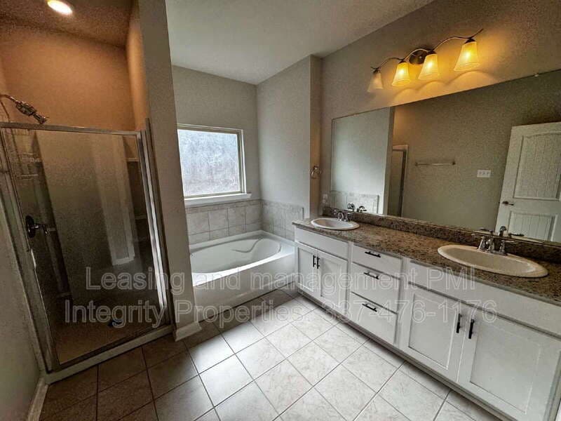 Youngsville House: 202 Rue Cordorcet
