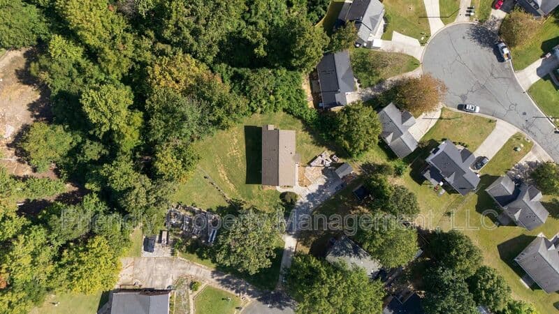Greensboro House: 1 Llano Ct