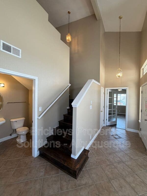 Albuquerque House: 10527 Brookline Pl NW