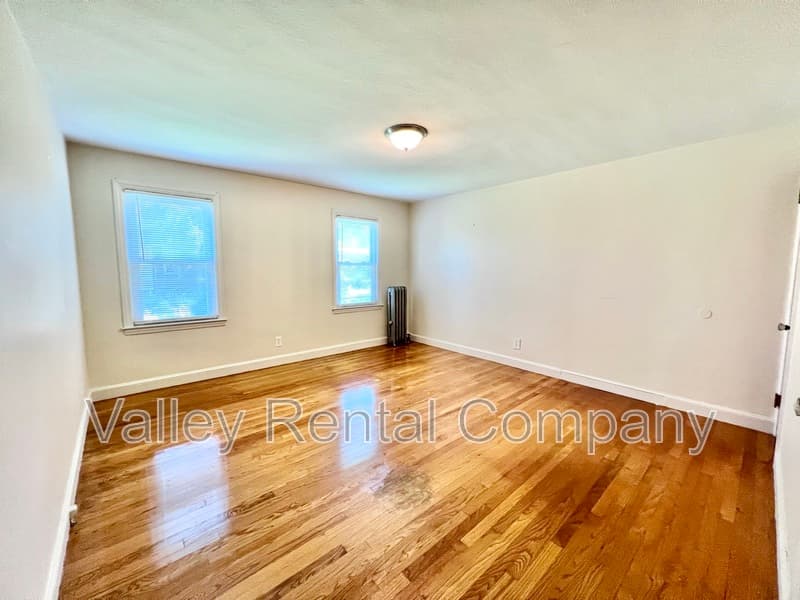 South Hadley Condo: 72 Lyman Street - 3