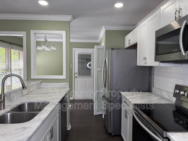 Lexington House: 145 Saddlebrooke Rd