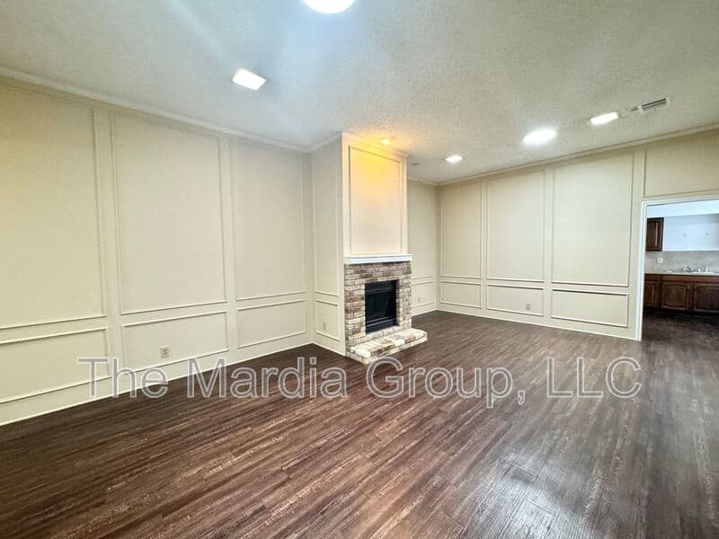 Dallas House: 13217 Fall Manor Dr