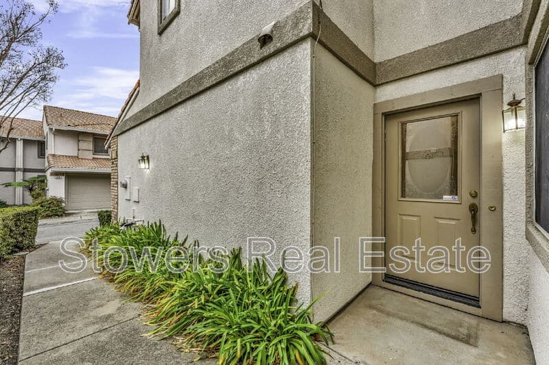 Danville House: 309 Camino Arroyo