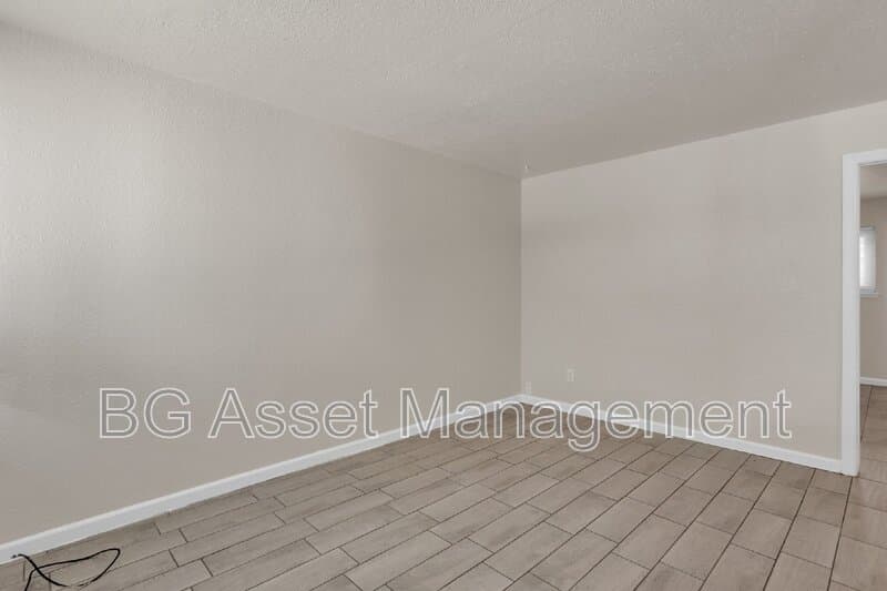 Sacramento Condo: 714 Darina Avenue