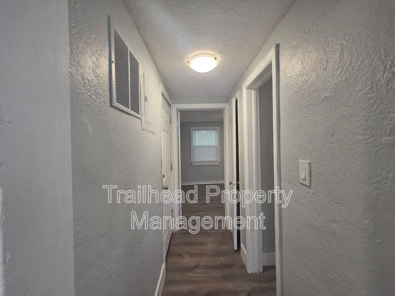 Independence House: 724 N Noland Rd