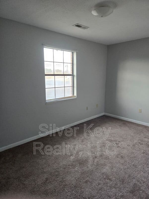 Madisonville House: 823 Englewood Road