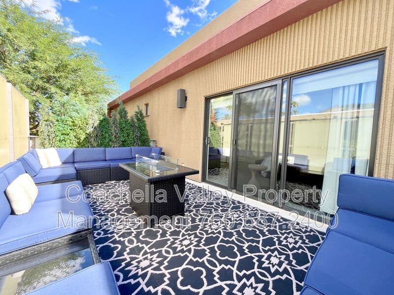 Palm Springs House: 353 Cheryl Dr