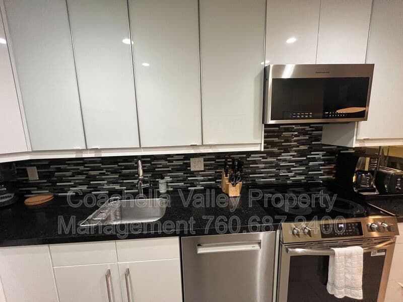 Palm Springs Condo: 2821 Los Felices Cir