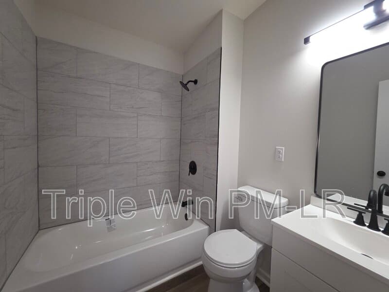 Jacksonville House: 1516 Gregory St