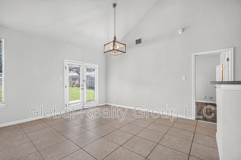 San Antonio House: 20614 Cliff Park Ln