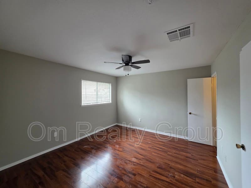 Houston House: 12722 Shannon Hills Dr,