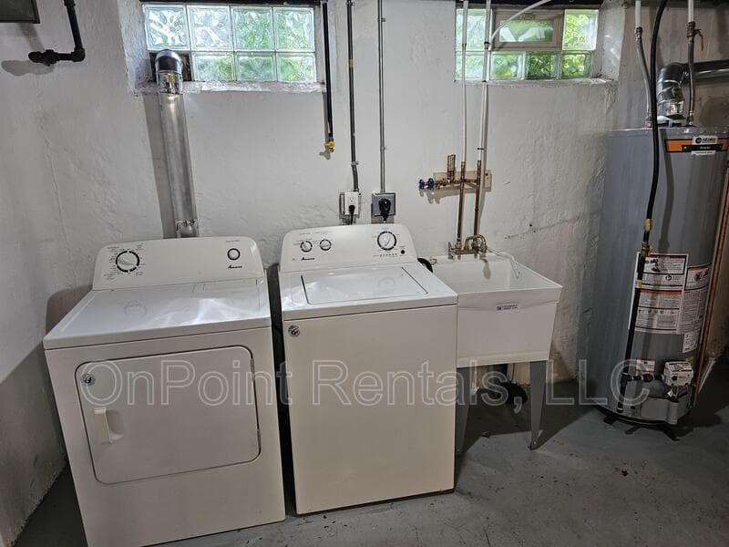 Redford Charter Township House: 26926 Dover