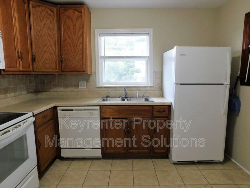Staunton House: 1008 Perry St