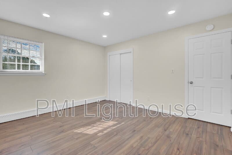 Huntington Station House: 164 W 19th St