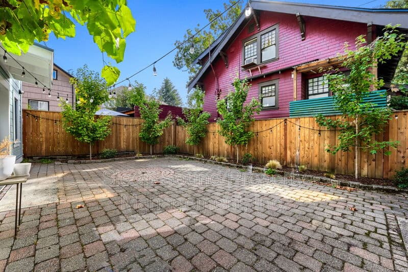Portland House: 1912 NE 11th Ave