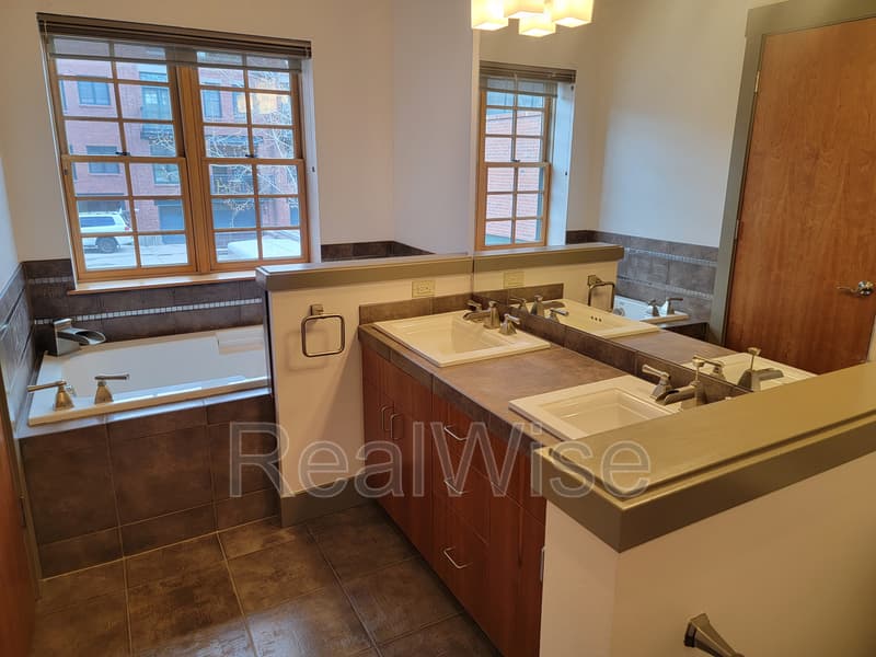 Bend Townhome: 16 SW Wall St
