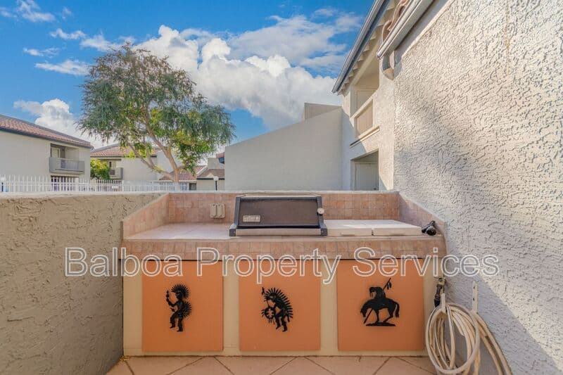 Mesa Condo: 220 N 22nd Pl