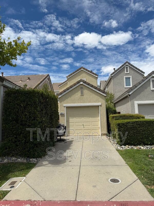 Elk Grove House: 8814 Wheelton Rd