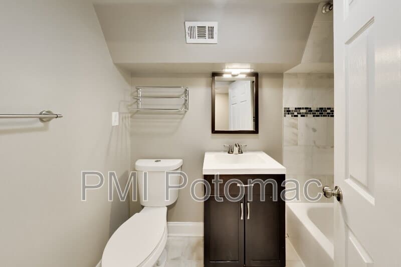 Washington Condo: 1952 Calvert Street Northwest