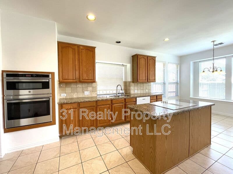 Plano House: 4400 Avebury Dr