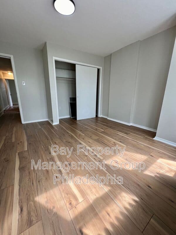 Collingdale House: 13 Kern St