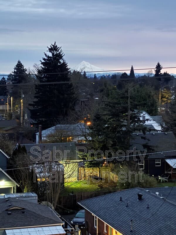 Portland Apartment: 1520 N Bryant St