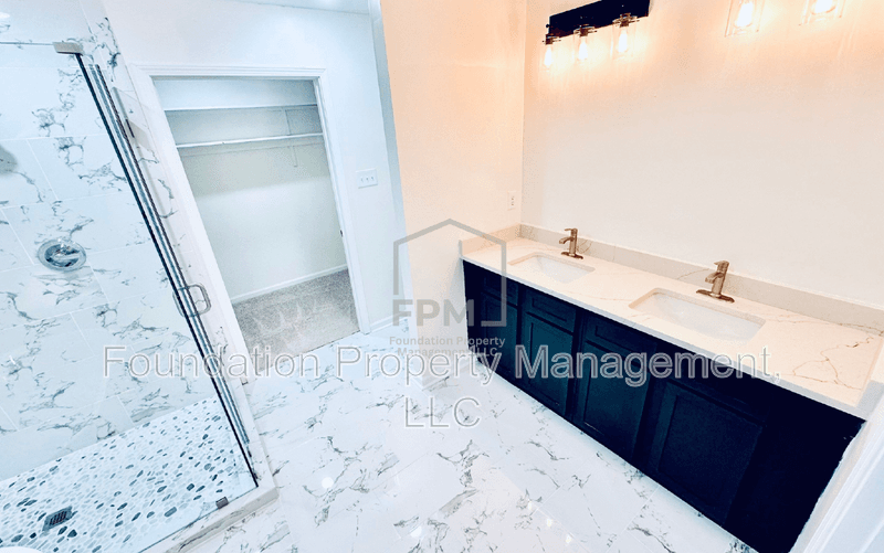 Memphis House: 8712 Carrollwood Lane