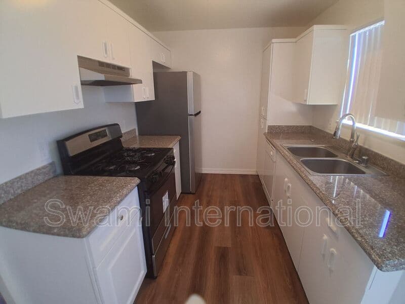 Inglewood Condo: 917 Enterprise Ave.