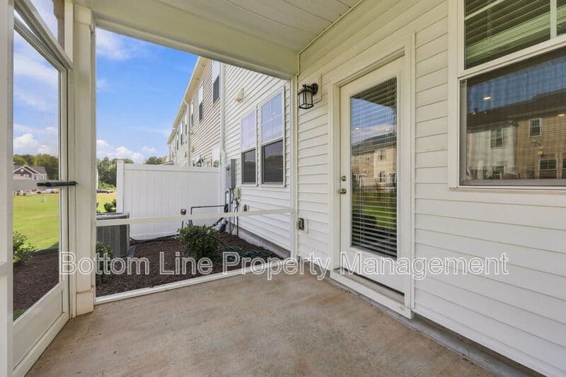 Durham Townhome: 5811 Woodlawn Dr