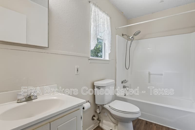 Hondo House: 930 County Rd 342