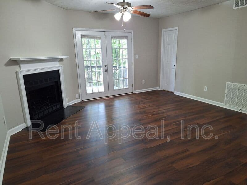 Decatur House: 3839 Valpariso Cir