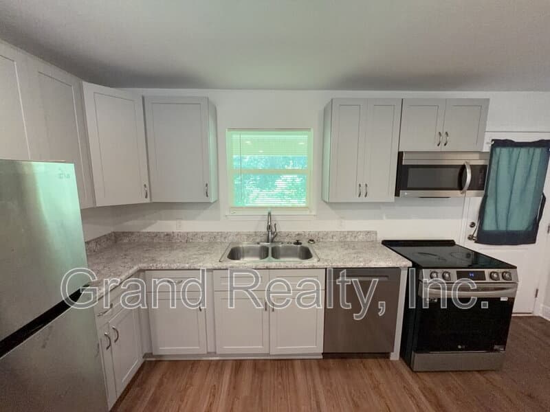 Milton Condo: 5098 Susan Street
