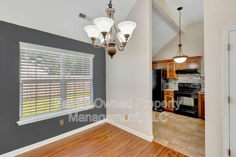 Summerville House: 106 Quest Street