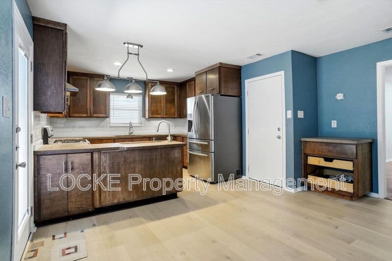 Benbrook House: 1004 Usher St
