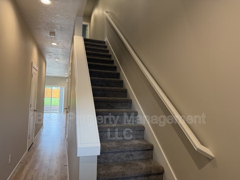 Keizer Townhome: 4035 Filbert St NE, Keizer, OR 97303