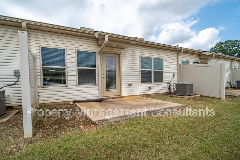 Madison House: 217 Bay Pine Dr