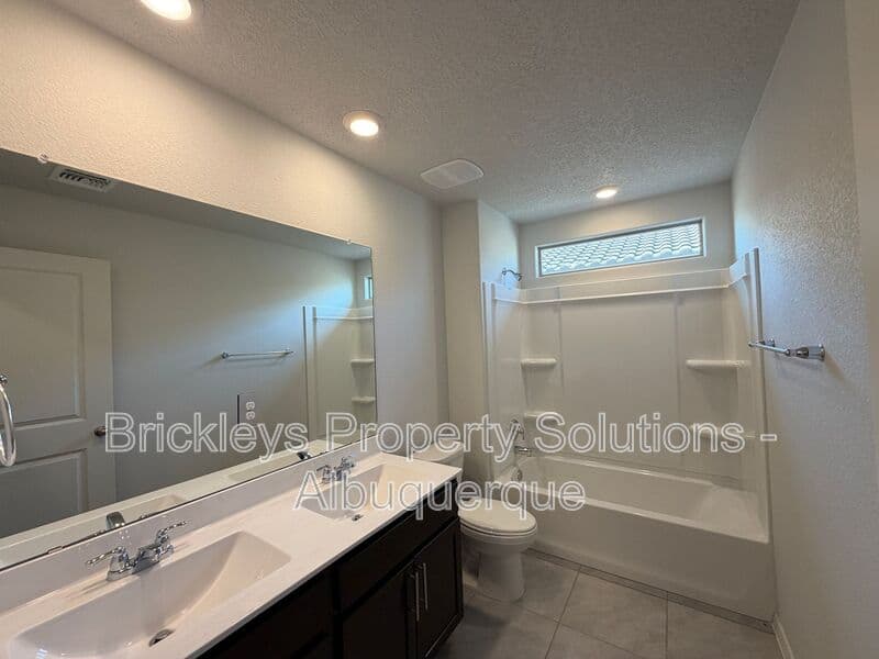 Albuquerque House: 6118 Chicago Dr SE