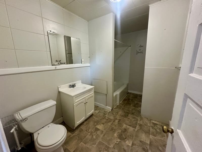 Cedar Rapids House: 1555 Park Ave SE