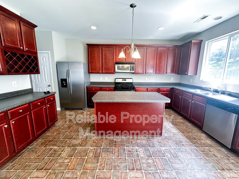 Clayton House: 136 Smart Ct