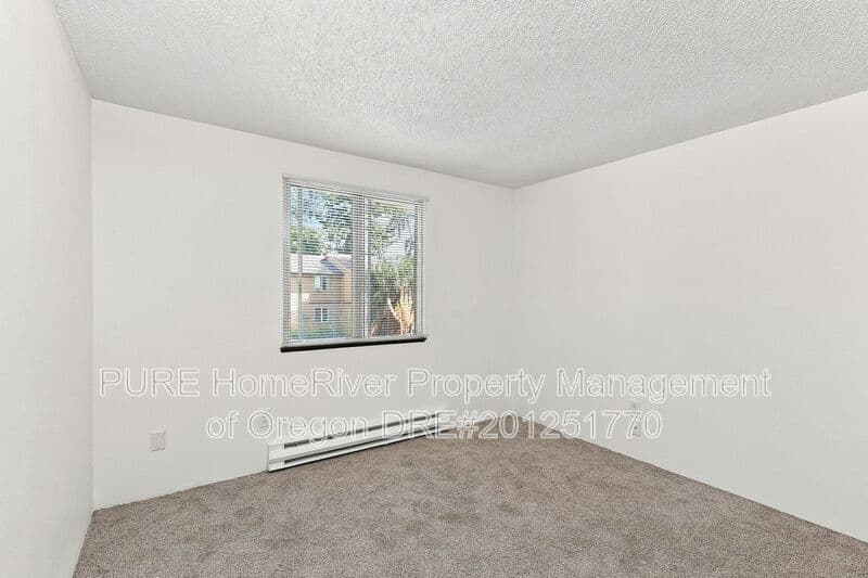 Portland Condo: 14142 NE Sandy Blvd