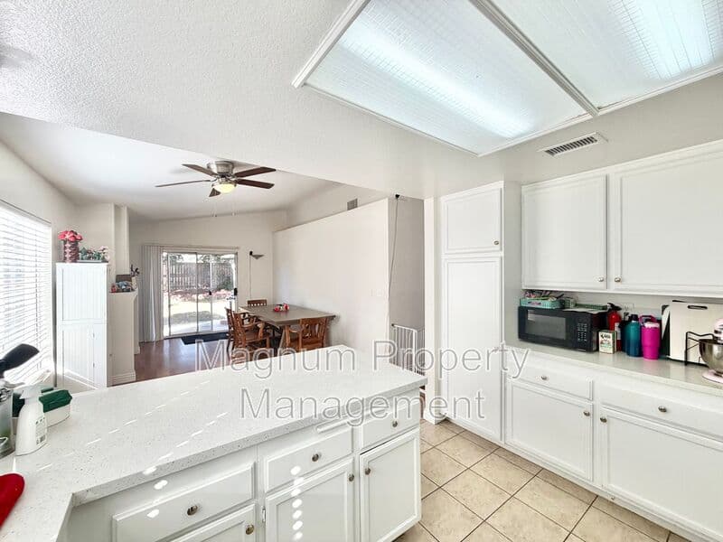 Murrieta House: 39752 Sunrose Dr